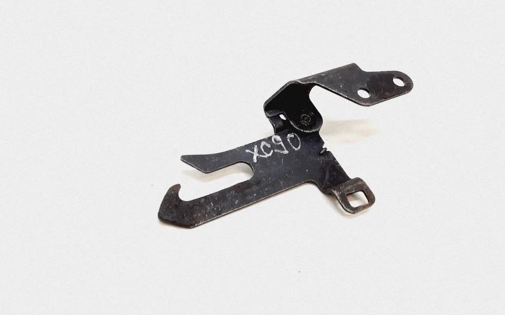 Engine bonnet/hood lock/latch loop/hook – Volvo XC90 (2003-2006)