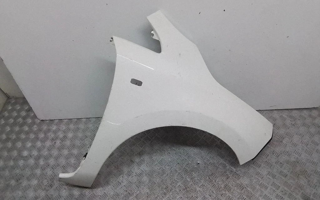 Fender 622243NL0A – Nissan Leaf I (ZE0) (2010-2017)