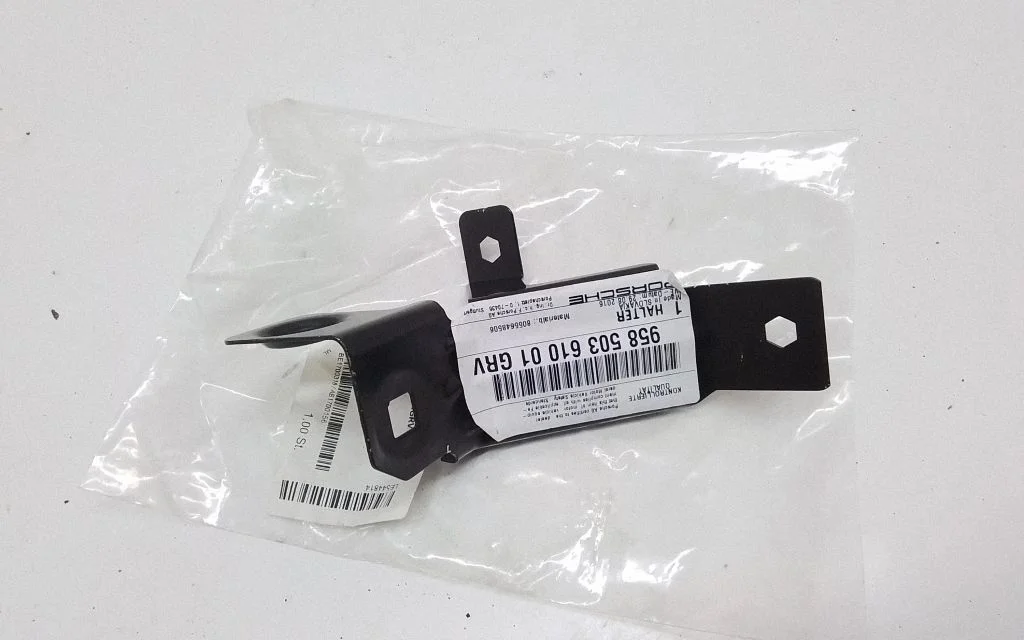 Fender mounting bracket 95850361001