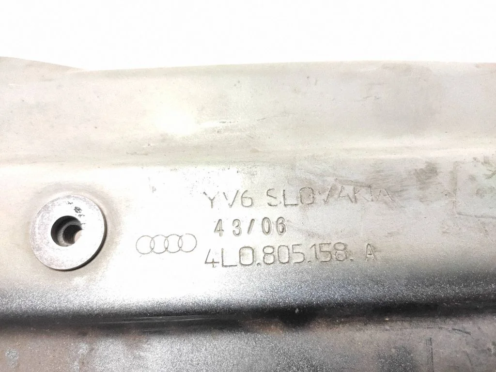 Wspornik błotnika 4L0805158A