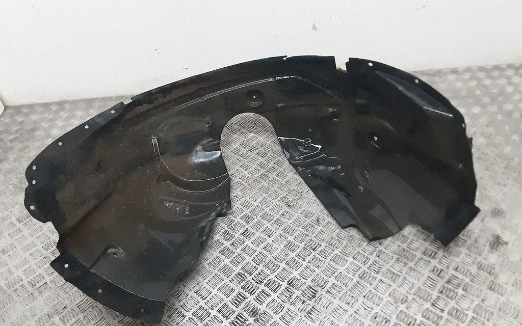 Front wheel arch liner splash guards DS73A16114AH