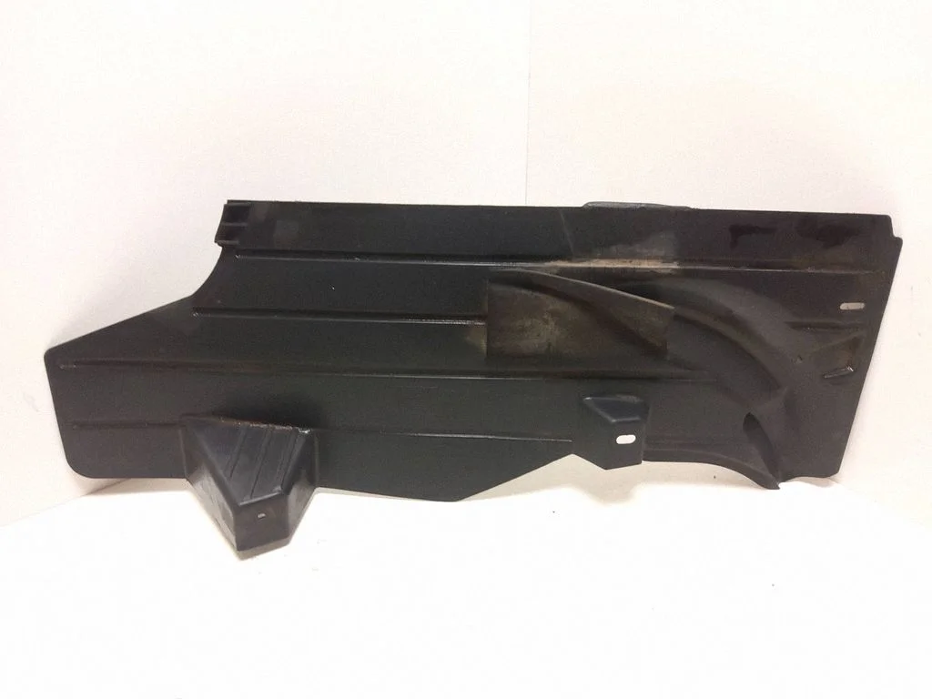 Engine splash shield/under tray 30681921