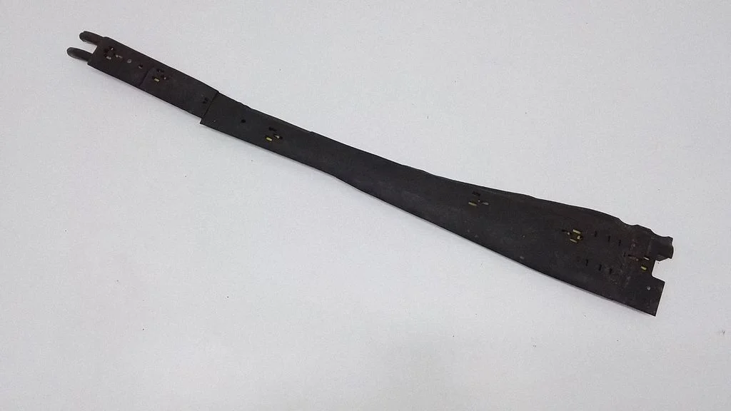Center/middle under tray cover 6G9N9S282DA