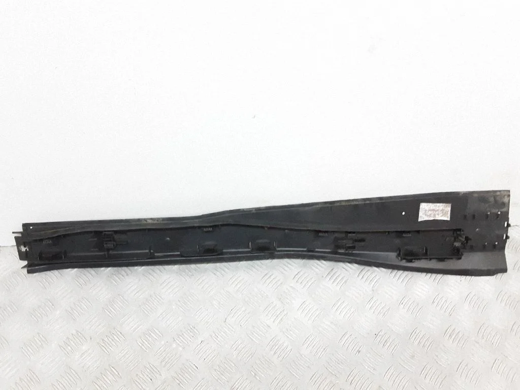Center/middle under tray cover 6G9N9S282DA