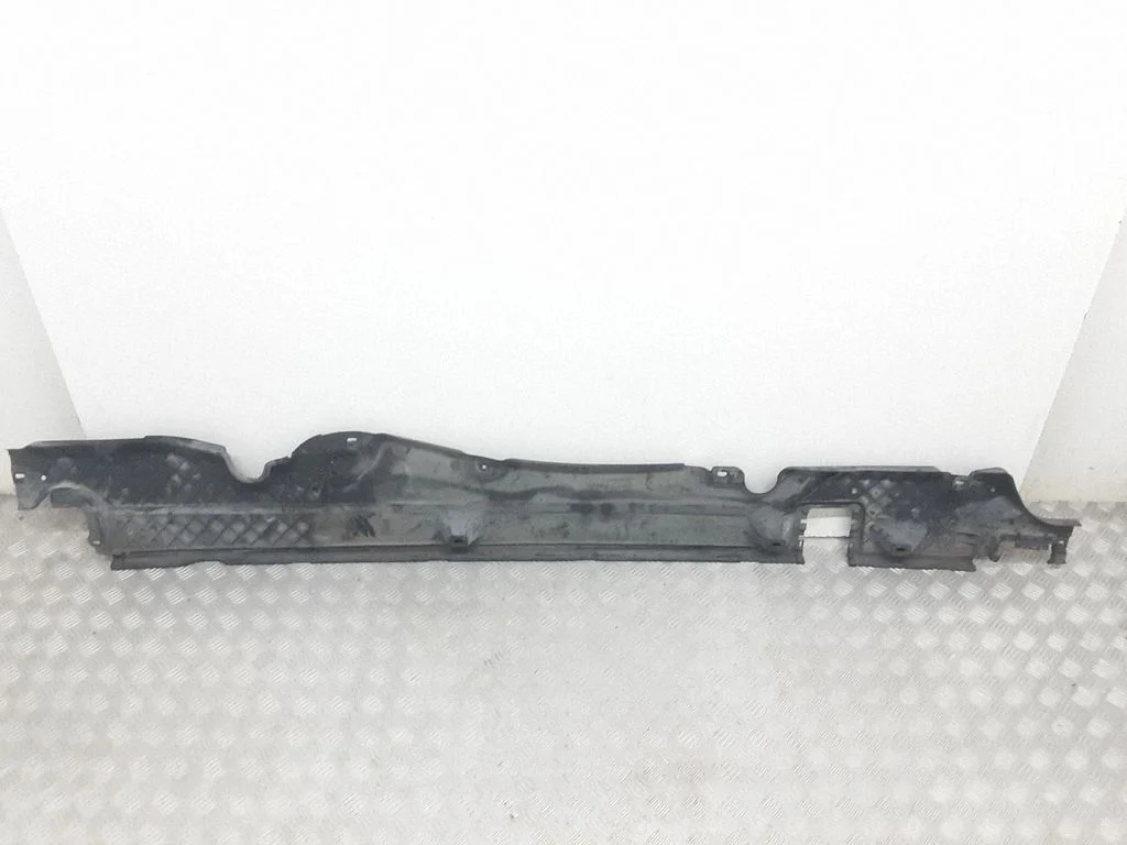 Center/middle under tray cover 7L8825211C