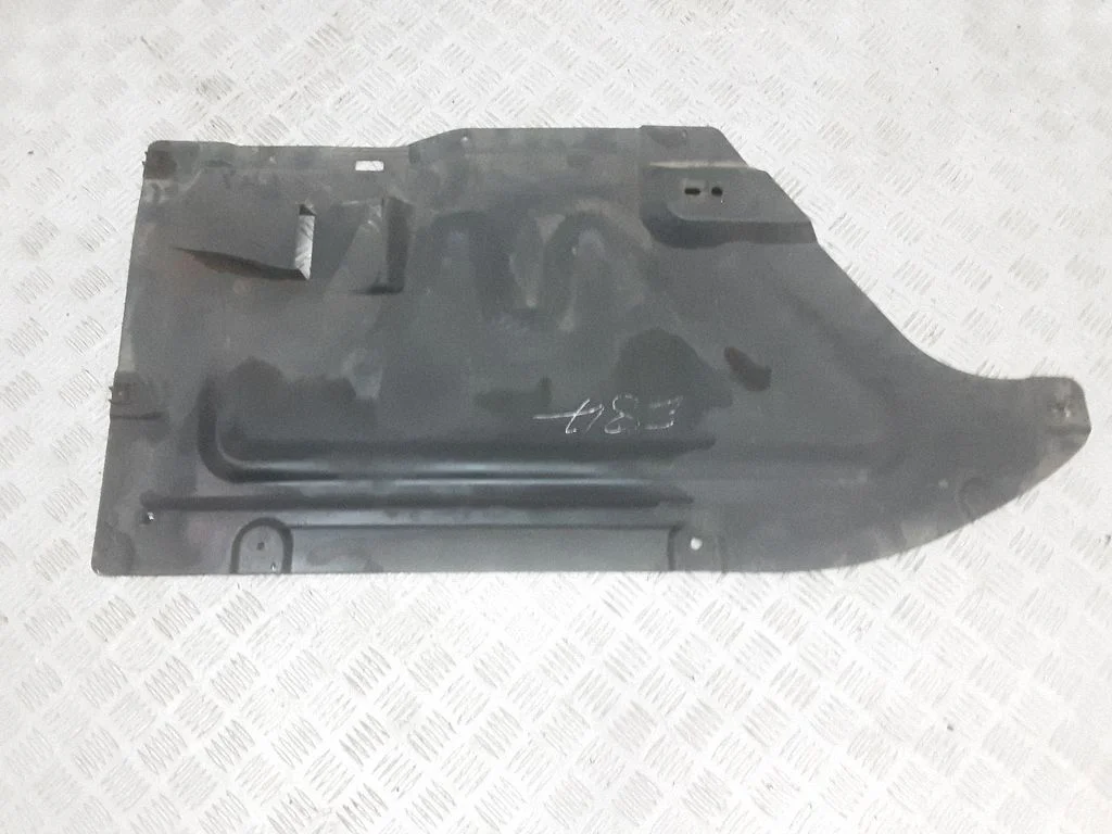 Center/middle under tray cover 7059388