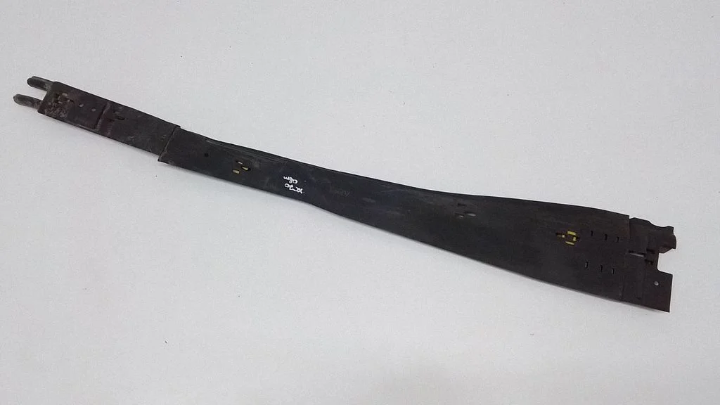 Center/middle under tray cover 6G919S282DB