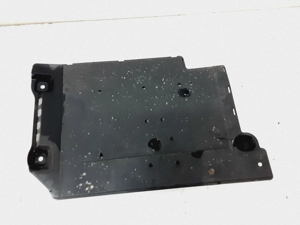 Center/middle under tray cover