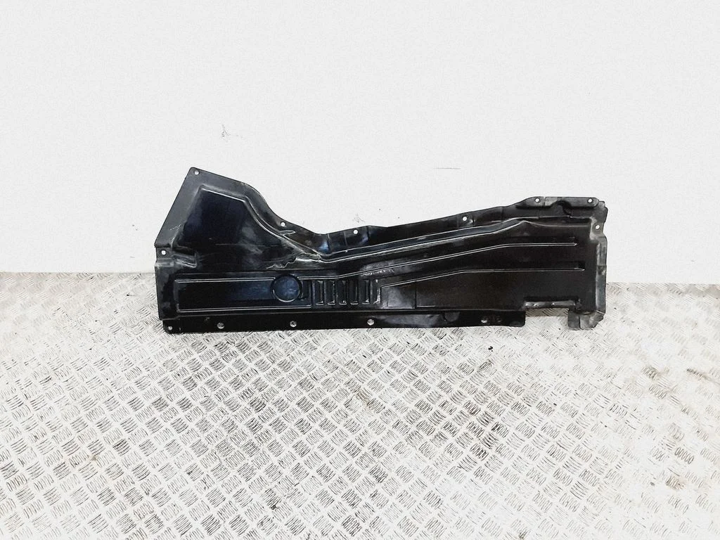 Center/middle under tray cover 7173583