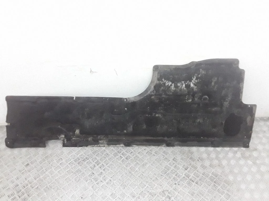 Center/middle under tray cover 7185035