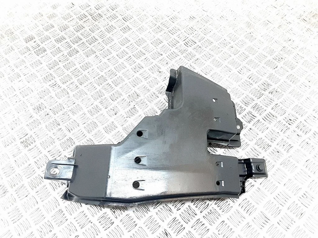 Center/middle under tray cover 5828542020