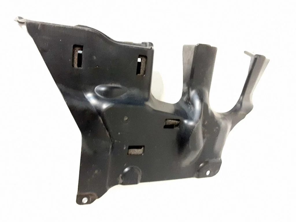 Center/middle under tray cover 74850613