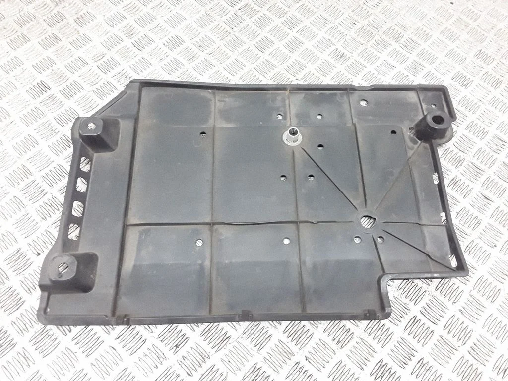Center/middle under tray cover