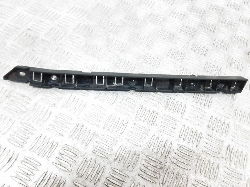 Tagumise kaitseraua kinnitusklamber – Chrysler Pacifica (2017-)