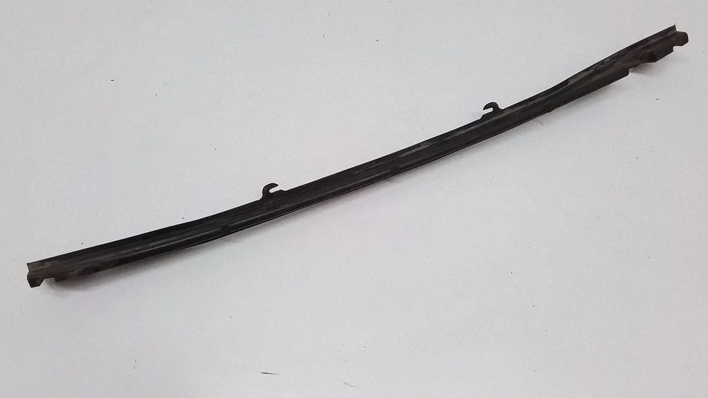 Rear bumper mounting bracket 30678653
