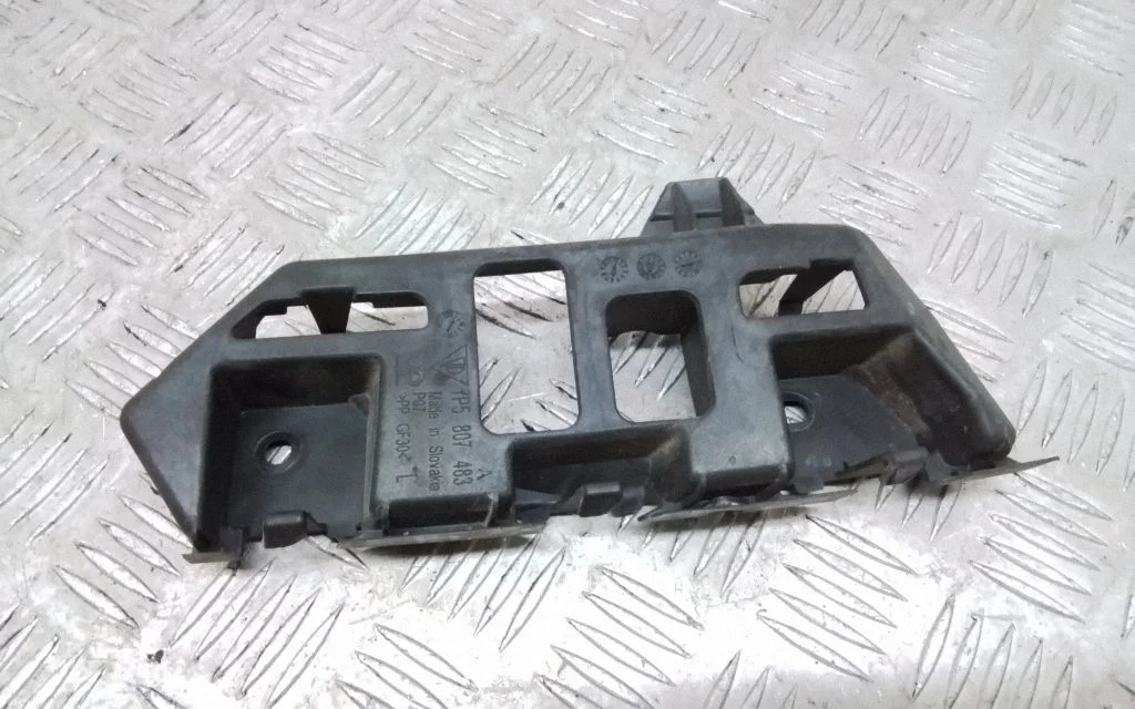 Rear bumper mounting bracket 7P5807483A