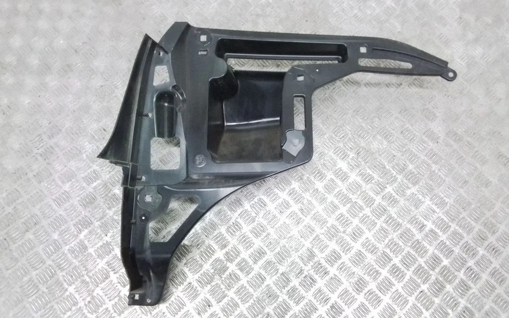 Tagumise kaitseraua kinnitusklamber – BMW i3 (2013-)