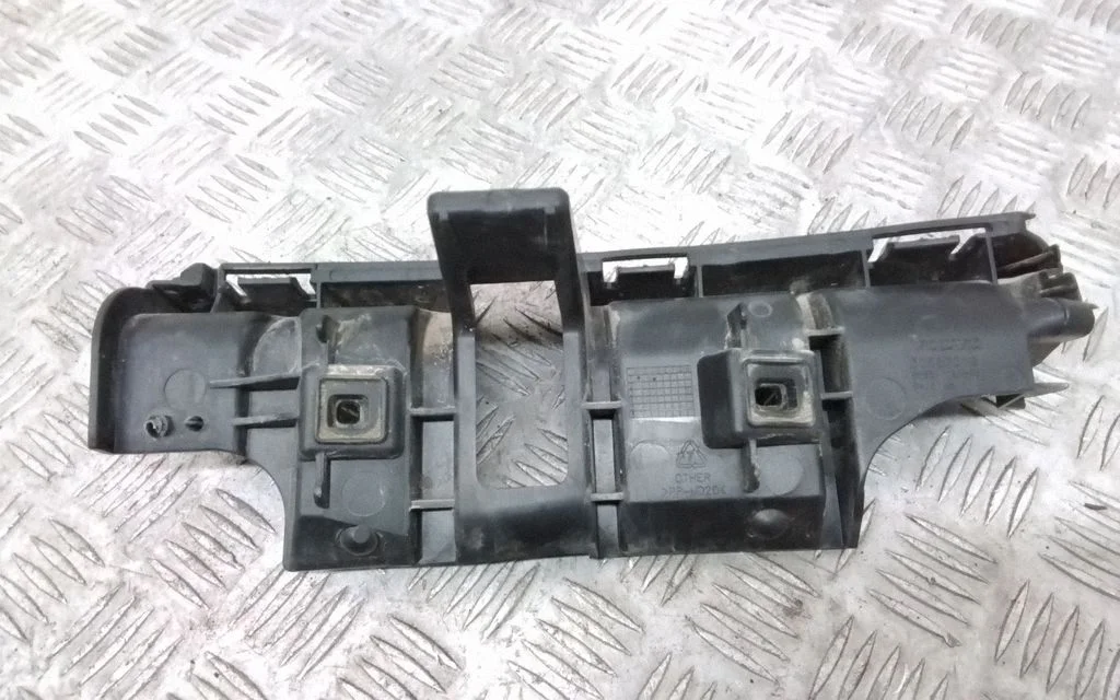 Rear bumper mounting bracket 30657218