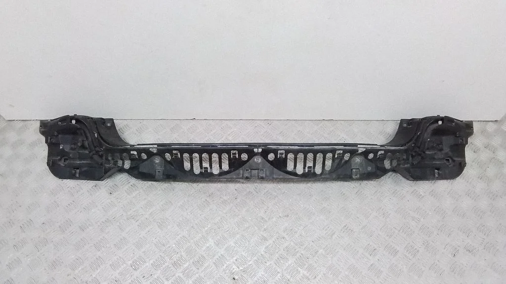 Tagumise kaitseraua kinnitusklamber – BMW 7-seeria F01 F02 F03 F04 (2008-2016)
