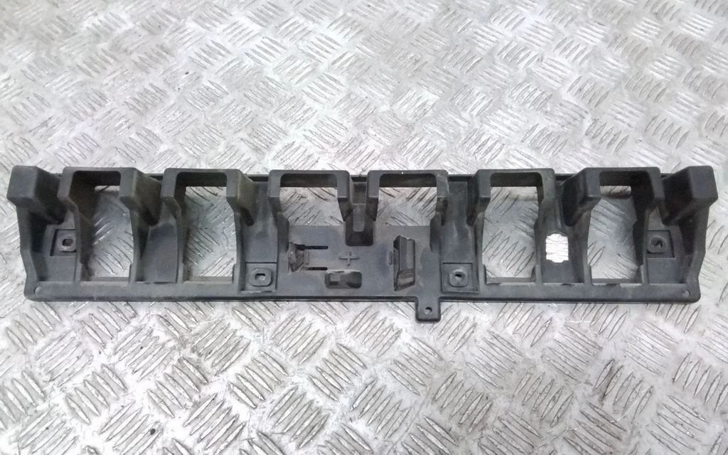 Rear bumper mounting bracket 30657221