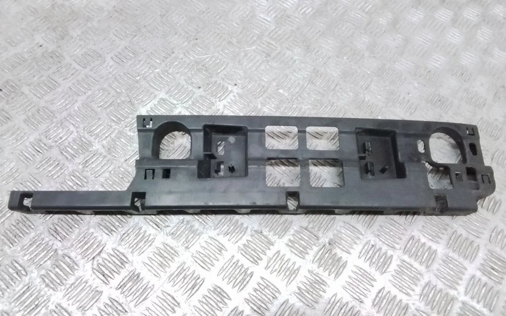 Tagumise kaitseraua kinnitusklamber – Land Rover Range Rover Sport L320 (2005-2013)