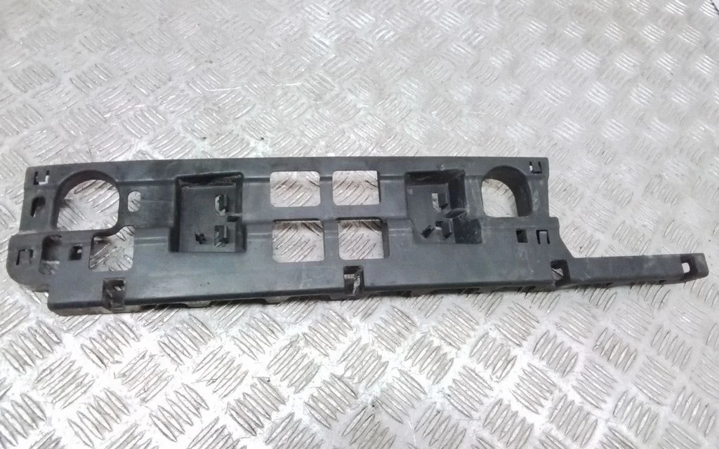 Tagumise kaitseraua kinnitusklamber – Land Rover Range Rover Sport L320 (2005-2013)