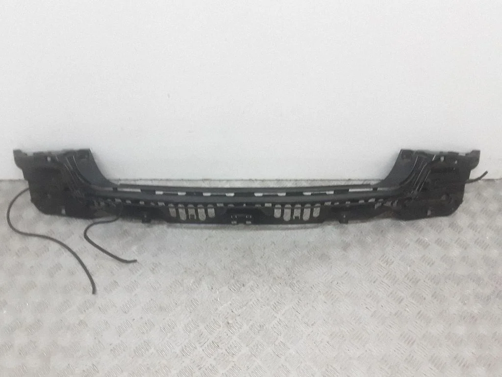 Tagumise kaitseraua kinnitusklamber – BMW 7-seeria F01 F02 F03 F04 (2008-2016)
