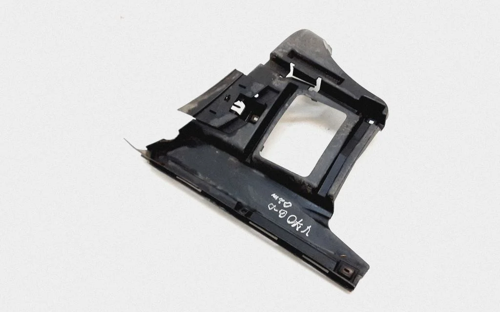 Rear bumper mounting bracket 09190312