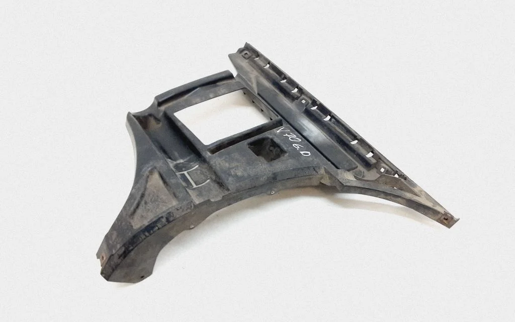 Rear bumper mounting bracket 08693383