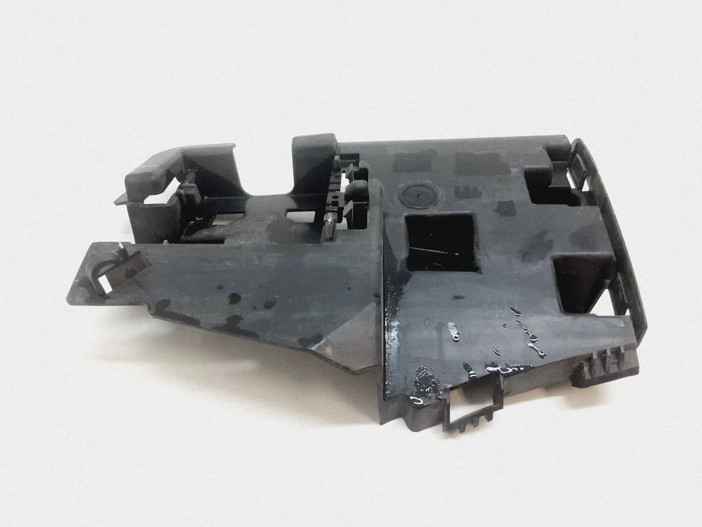Rear bumper mounting bracket 31352284
