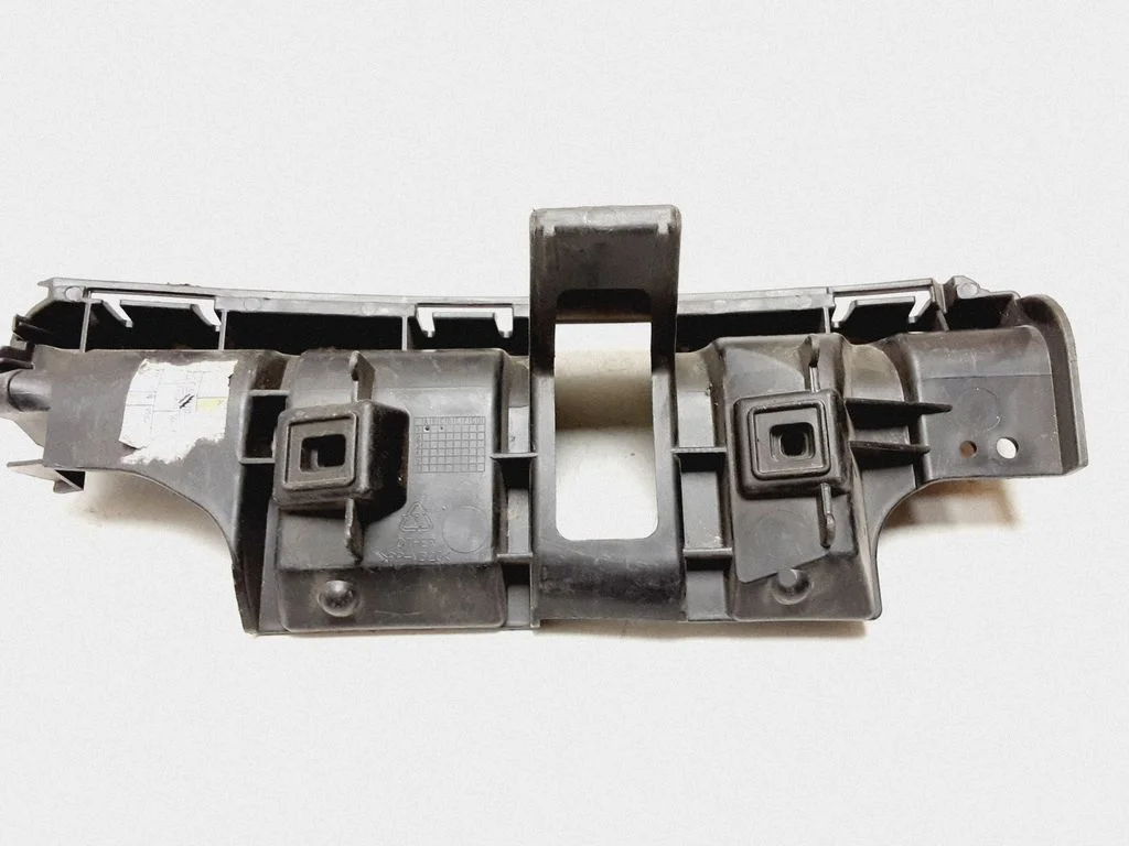 Rear bumper mounting bracket – Volvo C30 (2010-2013)
