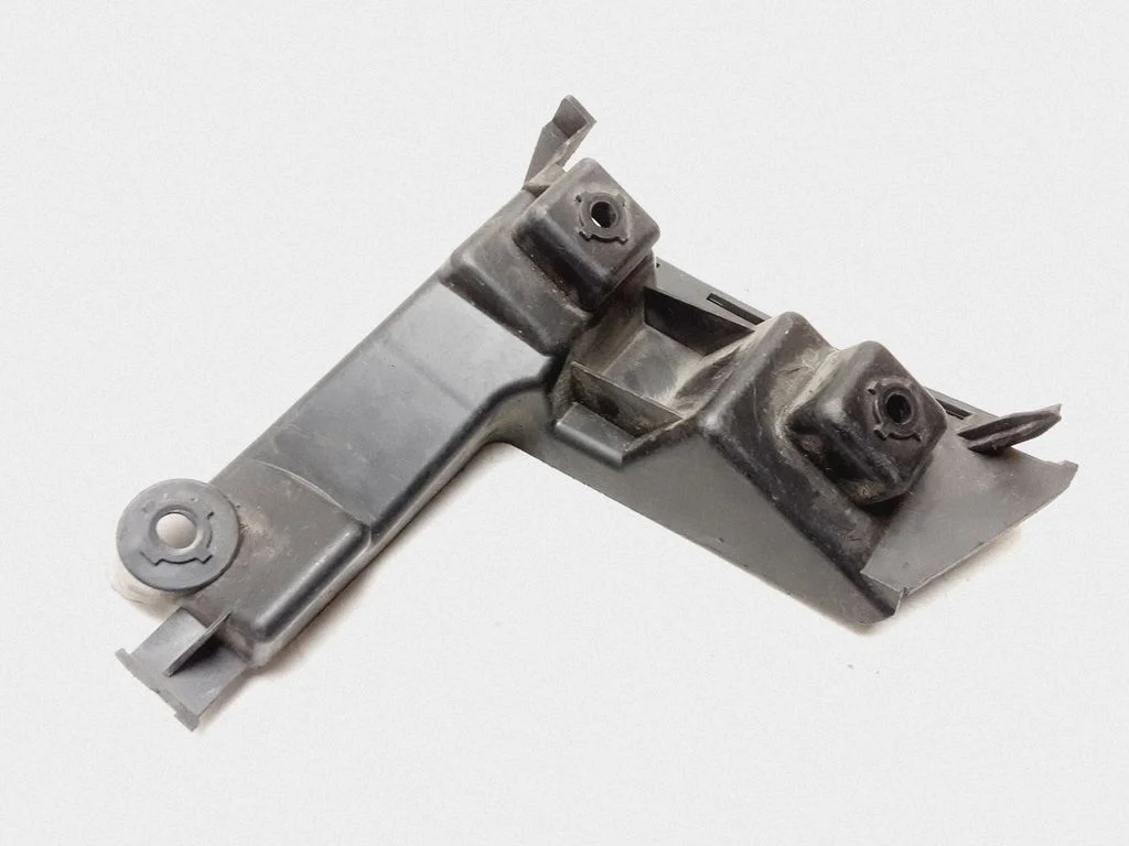 Rear bumper mounting bracket – Volvo V70 (2005-2008)