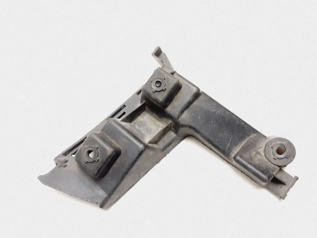 Rear bumper mounting bracket 30678651