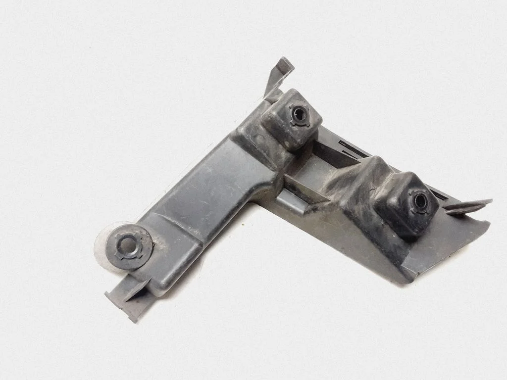 Rear bumper mounting bracket – Volvo V70 (2005-2008)