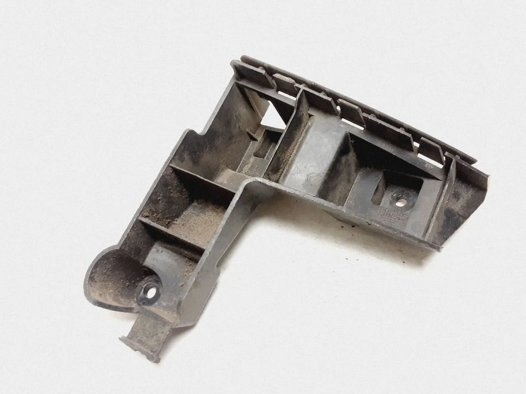 Rear bumper mounting bracket 30678651
