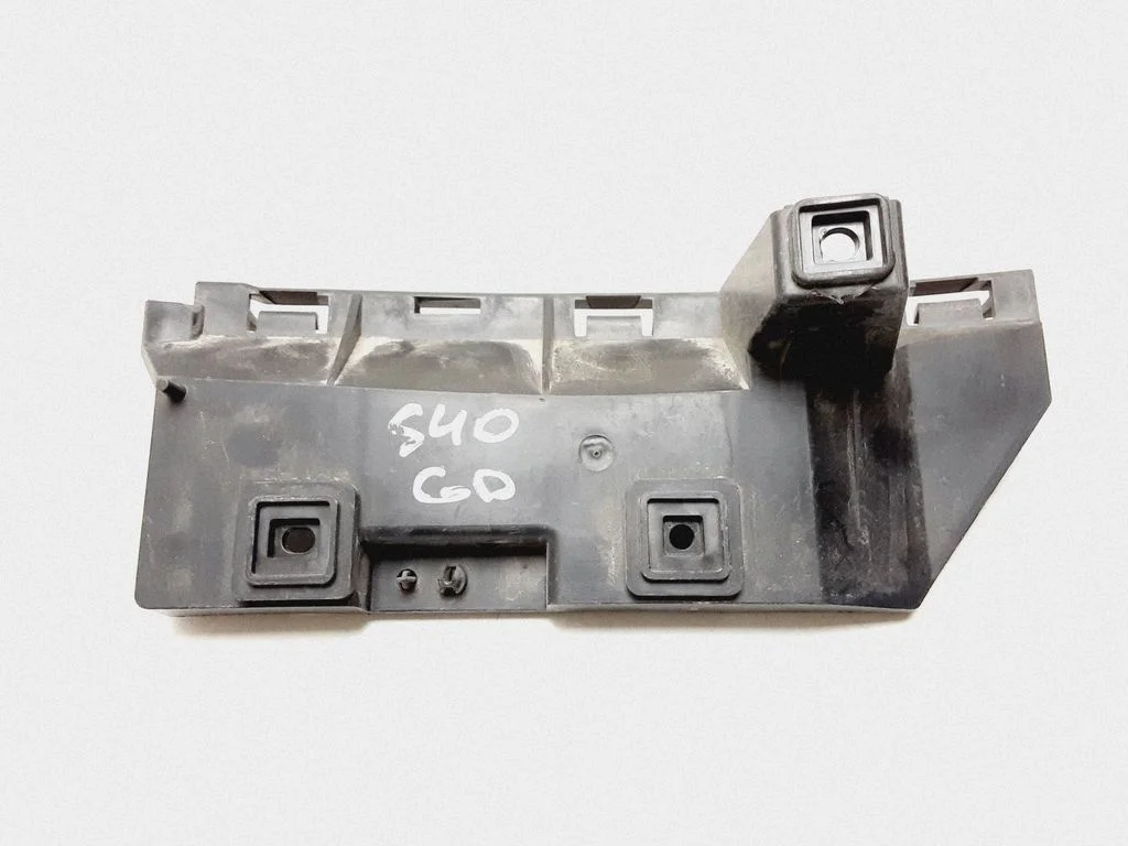 Rear bumper mounting bracket 31265595