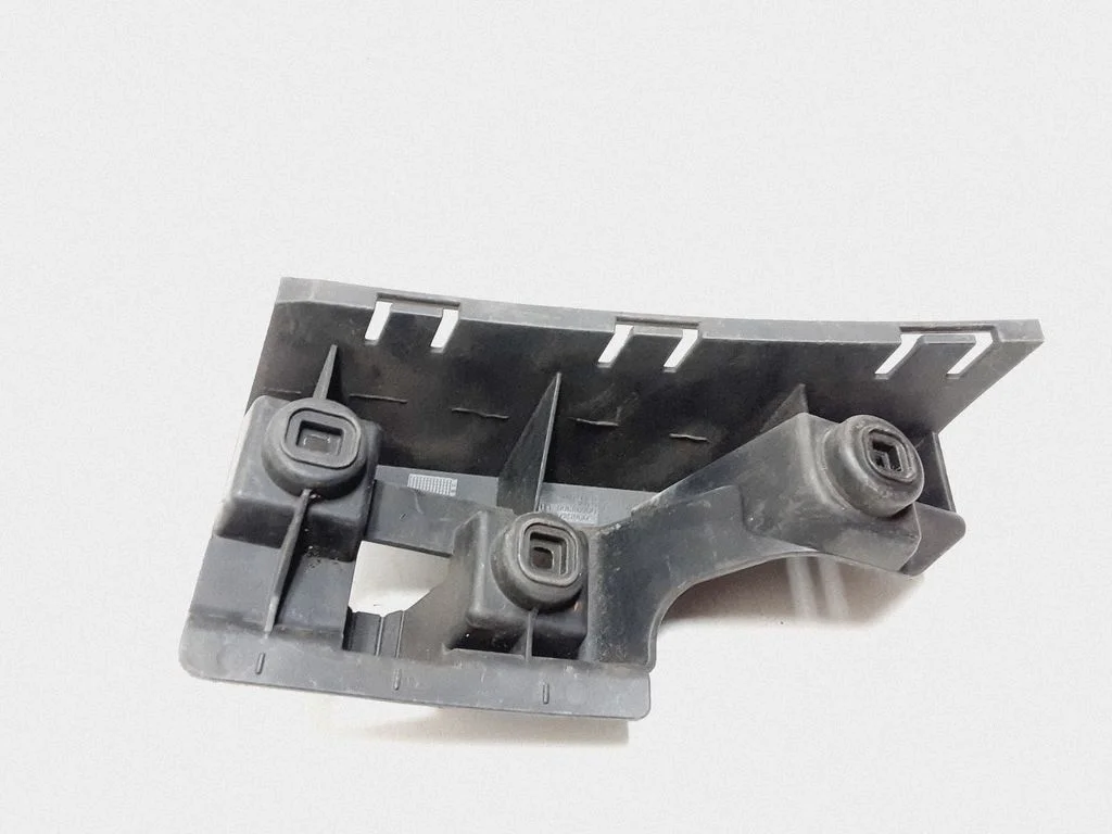 Rear bumper mounting bracket 08693388