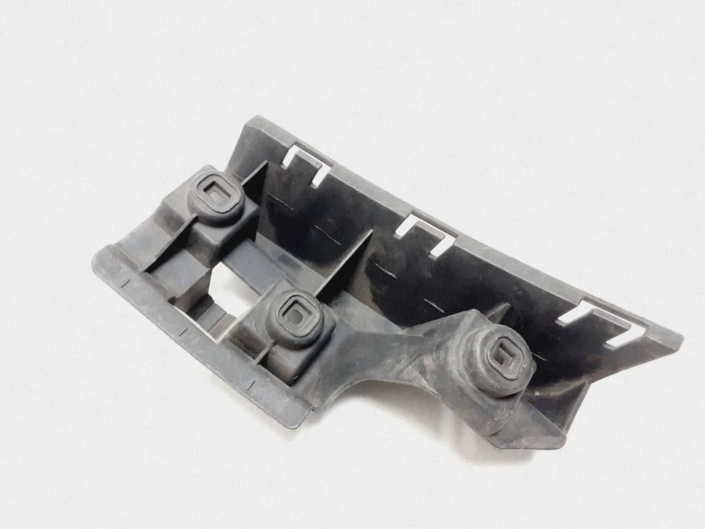 Rear bumper mounting bracket 08693388