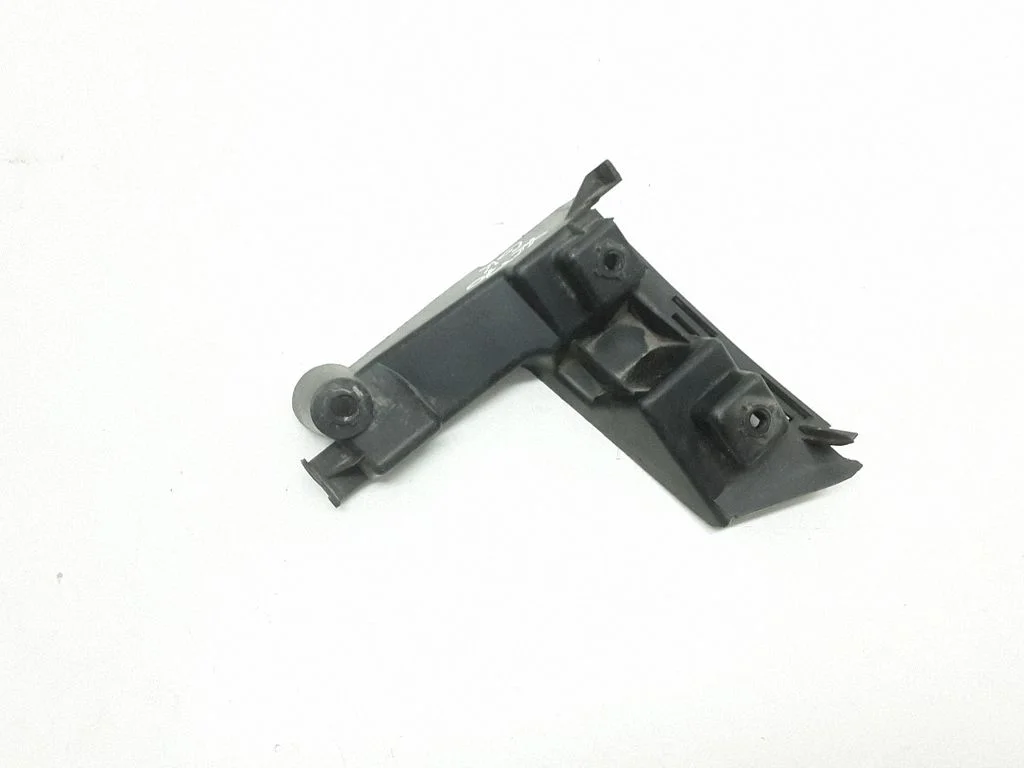 Rear bumper mounting bracket – Volvo V70 (2005-2008)