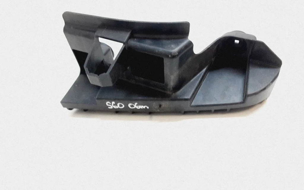 Rear bumper mounting bracket 08693388