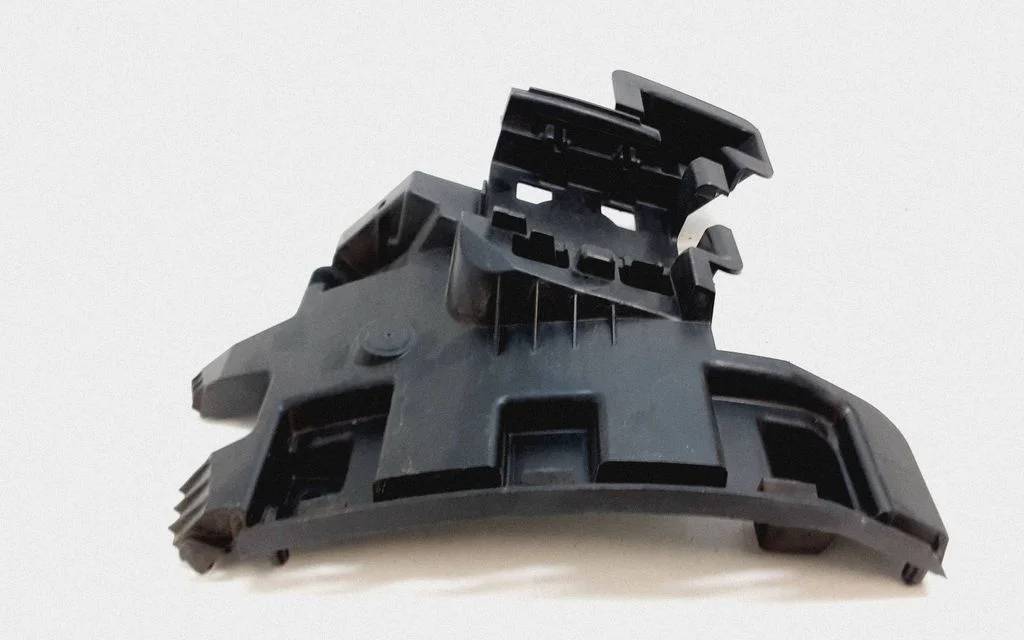Rear bumper mounting bracket 31323837