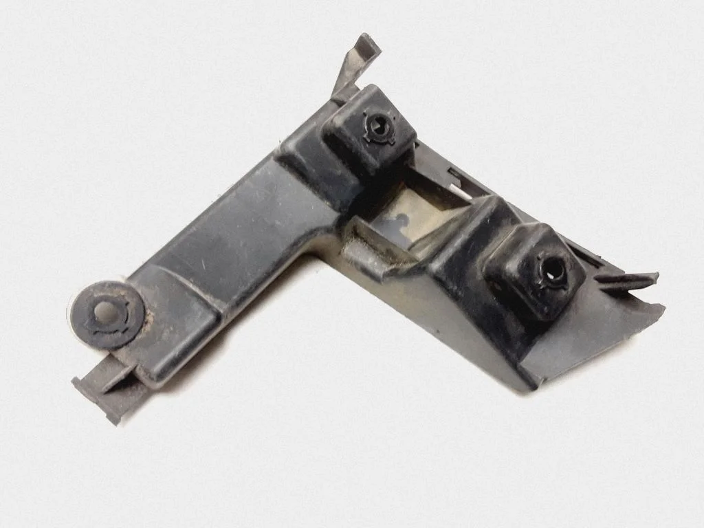 Rear bumper mounting bracket – Volvo V70 (2005-2008)