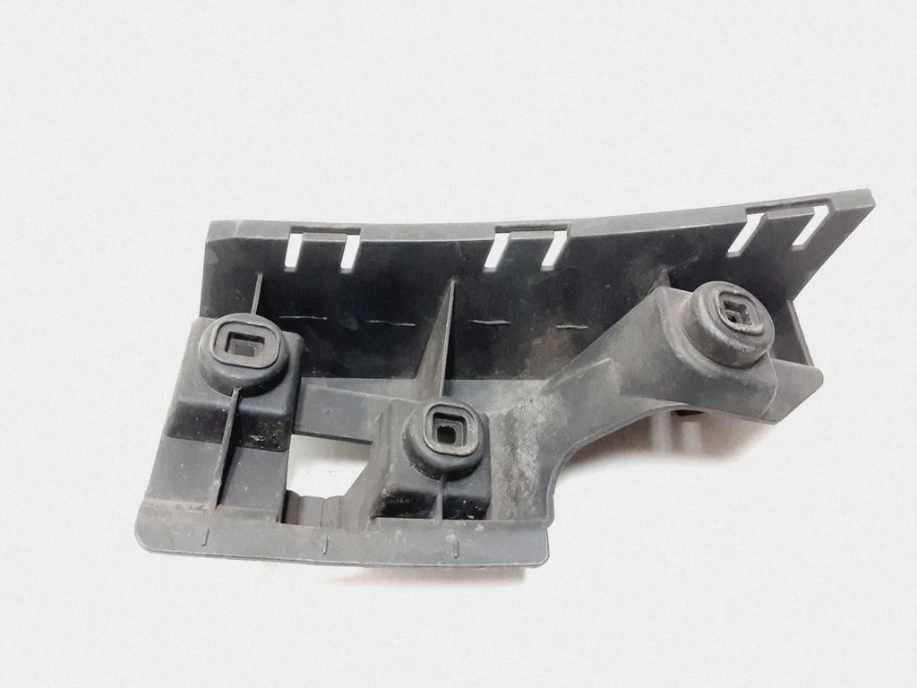 Rear bumper mounting bracket 08693388