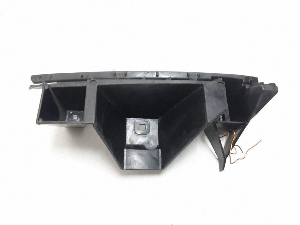 Rear bumper mounting bracket 30678279