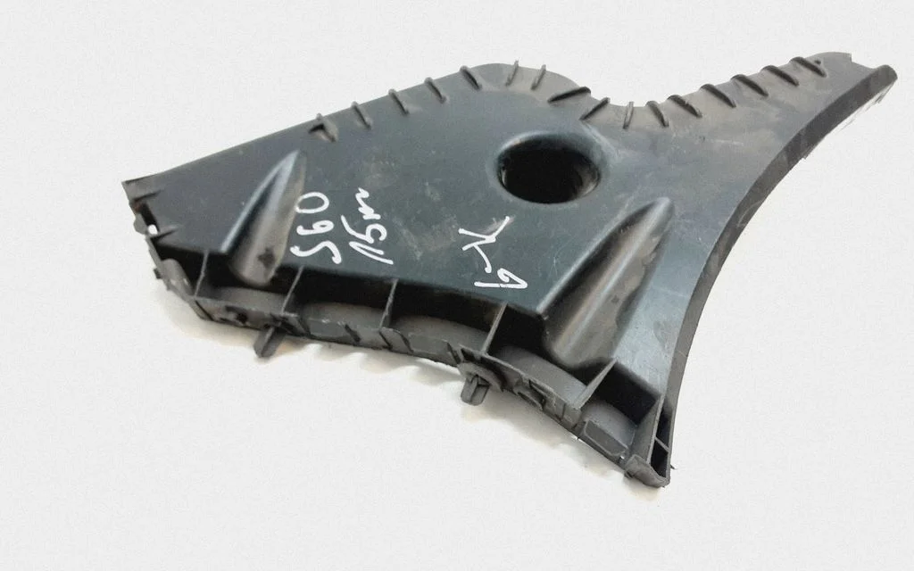 Rear bumper mounting bracket 31386720