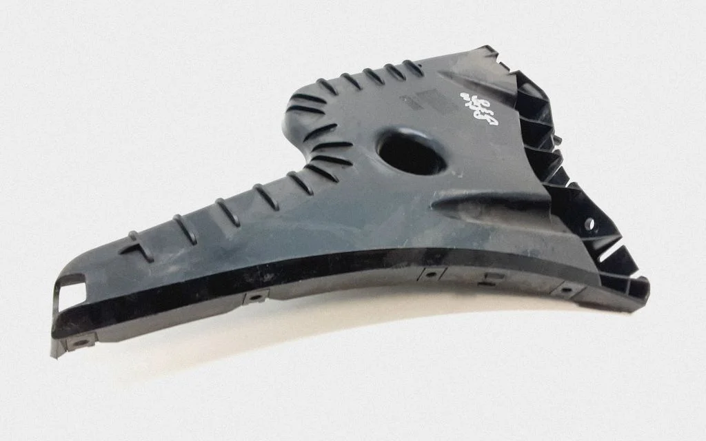 Rear bumper mounting bracket 31386721