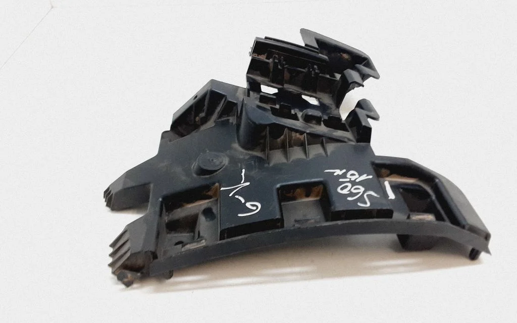 Rear bumper mounting bracket 31323837