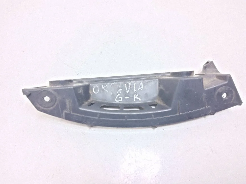 Rear bumper mounting bracket – Skoda Octavia Mk2 (1Z) (2004-2013)