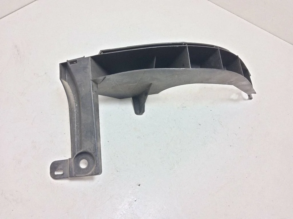 Rear bumper mounting bracket 12786313
