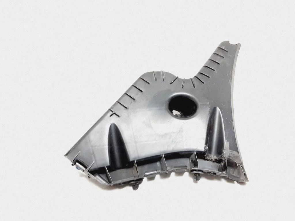 Rear bumper mounting bracket 31365479